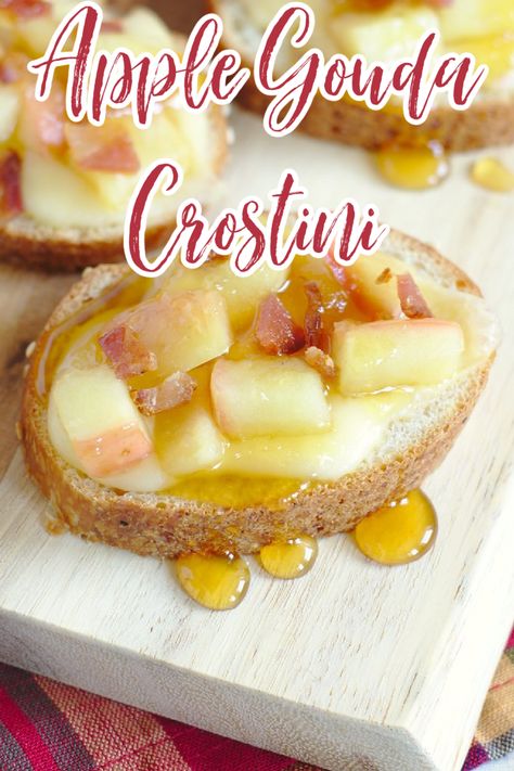 Apple Gouda Crostini – A quick and easy appetizer that is perfect for fall! Gouda, apples, honey, bacon, and baguette! Easy Appetizer | Crostini Recipe ! Appetizer Recipe Crustini Appetizers Fall, Apple Coffee Cake Muffins, Appetizer Crostini, Sweet Potato Beef Stew, Apple Gouda, Chocolate Covered Apples Slices, Fall Finger Foods, Honey Bacon, Spiced Applesauce