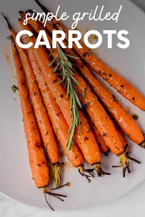 Learn how to transform carrots into a delicious, savory-sweet side dish with this grilled carrots recipe. Herb Carrots, Carrots Thanksgiving, Carrots Oven, Easter Side Dishes Vegetables, Garlic Roasted Carrots, Thanksgiving Side Dishes Crockpot, Carrots In Oven, Carrots Side Dish, Grilled Carrots