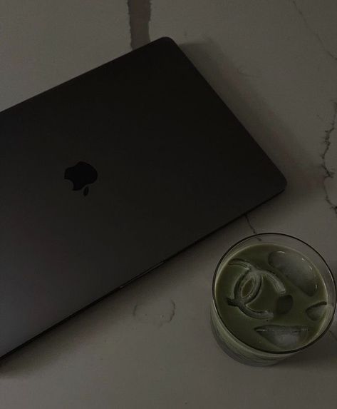 Black Macbook Aesthetic, Black Macbook, Aesthetic Reel, Coffee Images, Aesthetic Coffee, Style Aesthetic, Apple Mac, Black Aesthetic, Dark Aesthetic