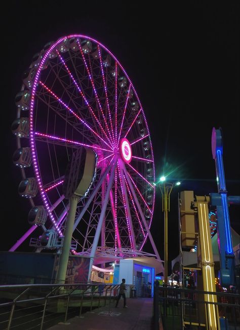 Rueda moscovita denominada "La Perla", ubicada dentro del Malecón 2000 en Guayaquil-Ecuador Guayaquil Ecuador Aesthetic, Ecuador Aesthetic, Travel Ecuador, Fre Fire, Dream Places, Photo Dump, Ecuador, Night Time, Vision Board