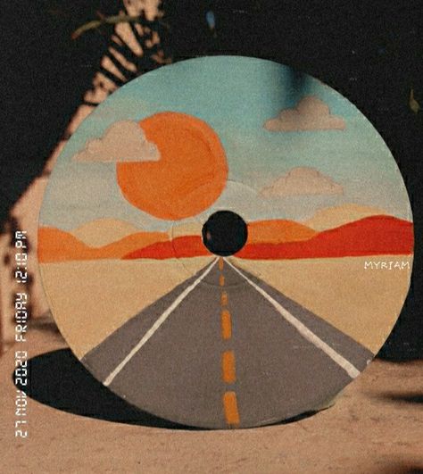 Athstetic Painting Ideas, Small Record Painting Ideas, Simple Record Painting Ideas, Painted Cds Aesthetic Simple, Painting On Disc, How To Paint Cds, Ideas De Pinturas Aesthetic, Record Painting Ideas Hippie, Painting Cd Ideas