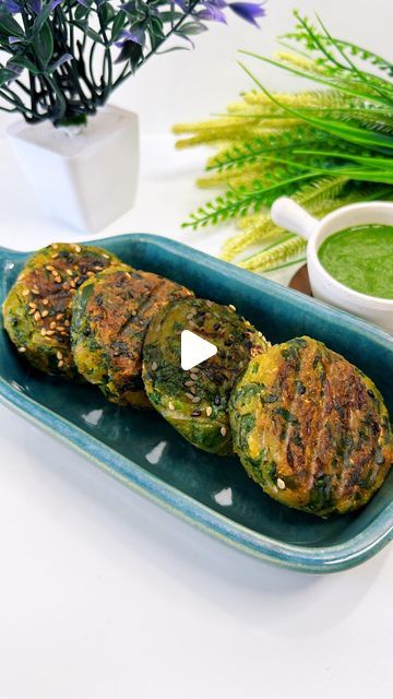 Mix & Taste on Instagram: "Vasant Panchami special recipe, Crispy Palak Tilki 😋
Try this healthy and tasty snack and don’t forget to Like, Share & Follow 🫶🏻

Ingredients:

* Soaked poha - 1/2 bowl
* Diced onion - 2 medium size
* Crushed Garlic and green chilli paste - 2 tsp
* Gram flour (Besan) - 1/2 bowl
* Coriander powder - 1 tsp
* Salt to taste
* Red chilli powder - 3/4th tsp
* Black pepper powder - 1/4th tsp
* Sesame seeds (Black+White) - 2 tbsp
* Turmeric powder - 1/2 tsp
* Chopped palak - 1 bunch
* Water as required 
* Oil for shallow fry

#spinach #palak #tikki #cutlet #recipe #snack #tasty #yummy #unique #quickrecipes #easyrecipes #homecooking #homecooked #homemadefood #foodporn #foodie #food #foodstagram #foodgasm #foodlover #instafood #instagood #reelitfeelit #trending #trendi 2min Snacks, Vasant Panchami, Cutlets Recipes, Red Chilli Powder, Chilli Paste, Gram Flour, Turmeric Powder, Pepper Powder, Coriander Powder