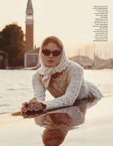 Roos Abels Wanders Venice by Laura Sciacovelli for ELLE Italia — Anne of Carversville Wife Life Aesthetic, City Fashion Photography, 1960s Aesthetic, Italian Wife, Two Gentlemen Of Verona, Italy September, Fashion Show Themes, Italy Vibes, Italian Chic