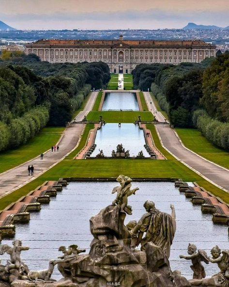 Caserta Italy, Versailles Garden, Italy Map, Palace Of Versailles, Voyage Europe, Visit Italy, Beautiful Castles, Royal Palace, Jolie Photo