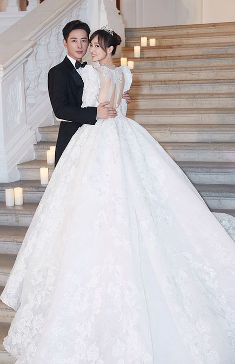 [Updated] Tiffany Tang and Luo Jin’s Dreamy Wedding Photos | JayneStars.com Tiffany Tang Luo Jin, Luo Jin, Princess Weiyoung, Fluffy Wedding Dress, Tiffany Tang, Princess Bridal, Rehearsal Dinner Dresses, Korean Wedding, Romantic Wedding Photos