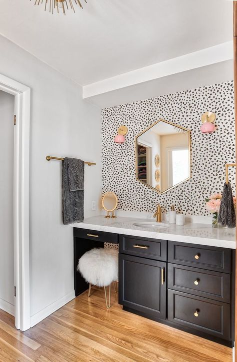 White Black And Pink Bathroom, Powder Room Ideas Gold Accents, Black Pink And Gold Bathroom, Black White And Gold Powder Room, Pink Black And Gold Bathroom, Black And Gold Restroom, Black And Gold Master Bath, Black And Pink Interior Design, Pink Black White Bathroom