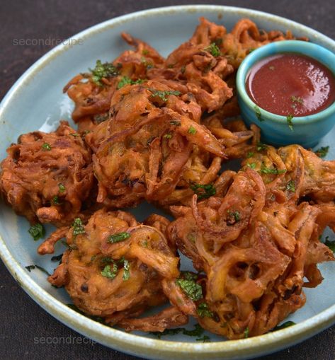 Onion Bajji Recipe Indian, Healthy Onion Bhaji Recipe, Indian Onion Bhaji, Onion Bhaji Recipe, Onion Bhaji Recipes, Onion Pakora Recipe, Onion Pakora, Onion Bhaji, Canned Corned Beef