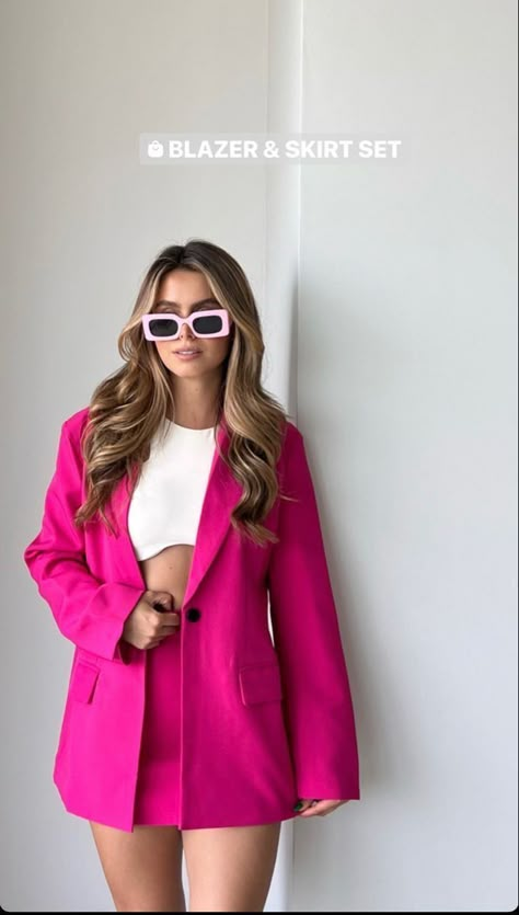 Barbie Outfit Inspiration, Outfits Fucsia, Barbie Inspo Outfits, Outfit Fucsia, Fucsia Outfit, Barbiecore Outfit, Blazer Rosa, Fiesta Outfit, Fashion Aesthetics