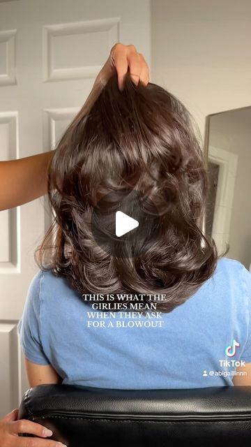 Abigail Lin on Instagram: "No curling iron please ☺️🫶🏼 #hair #instahair #hairstyle #hairideas #hairvideos #hairtutorial #hairinspiration #hairtips #hairinspo #hairhowto #blowout #blowoutstyles" Blowout Curls Short Hair, Blowout With Curling Iron, Blowout On Curly Hair, 90s Blowout Hair Short, Blowout Hair Medium, Short Hair Blowout, Curls For Medium Length Hair, Blowout Curls, How To Curl Short Hair