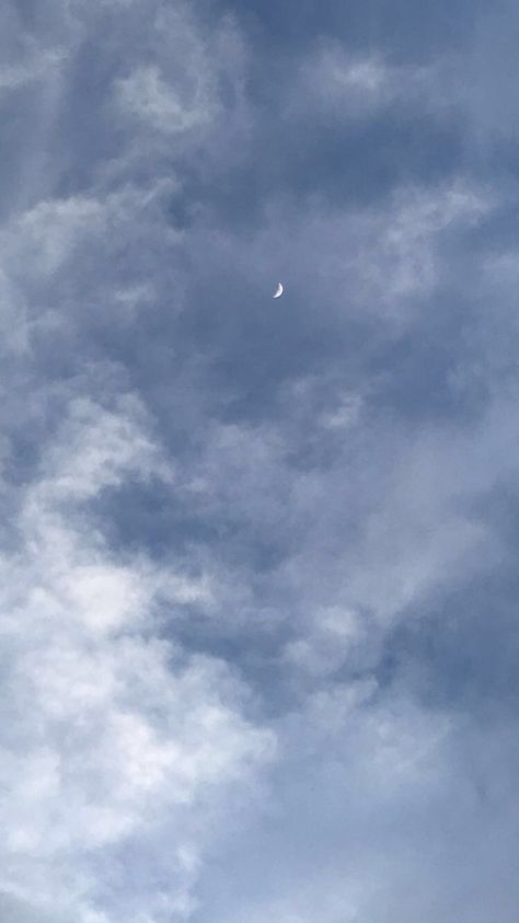 Sky Widget Aesthetic, Grayish Blue Aesthetic Wallpaper, Aesthetic Peaceful Wallpaper, Morning Moon Aesthetic, Cloudy Morning Aesthetic, Cloudy Wallpaper Aesthetic, Noon Sky Aesthetic, Cloud Background Aesthetic, Pretty Clouds Aesthetic