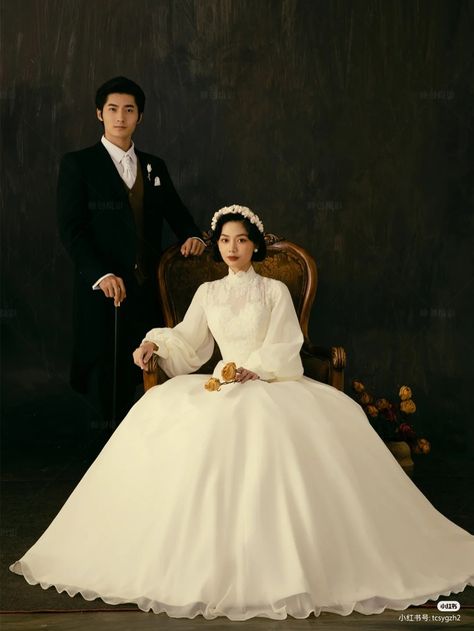 Elegant Couple Classy Aesthetic, High Collared Wedding Dress, Vintage Wedding Poses, Korean Style Wedding Photoshoot, Retro Wedding Dress 70s, Romantic Vintage Wedding Aesthetic, Korean Wedding Aesthetic, Wedding Photoshoot Vintage, Prewed Korean Style