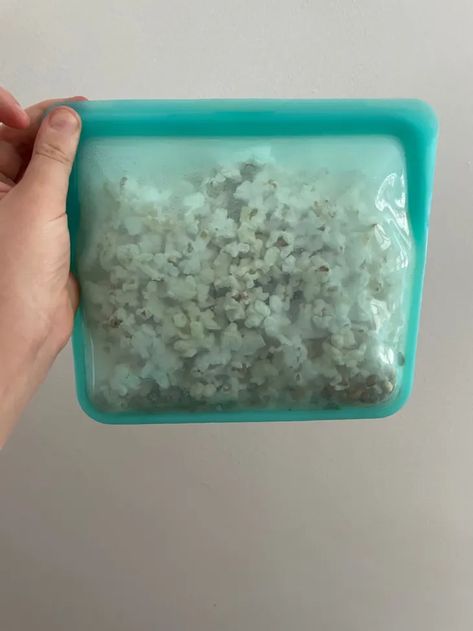 Popcorn In A Bag, Popcorn In The Microwave, Popcorn Microwave, Stasher Bags, Making Popcorn, Microwave Popcorn Bag, How To Make Popcorn, Plastic Free Kitchen, Plastic Free July