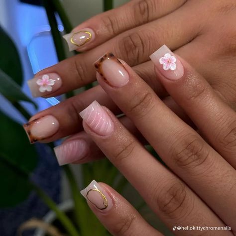 Nail Art On Short Square Nails, White Tip Ideas Nails, Short Designed Nails, Very Short Acrylic Nails Designs, Fail Nails 2024, Simple Nail Ideas Square Short, Short Nail Styles Simple, Short Nails Cute Design, Short Girly Acrylic Nails