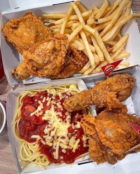 Jollibee Aesthetic, Jollibee Food, Chicken Fries, Mine Love, Food Babe, Delicacy Food, Lunch Recipes Healthy, Food Goals, The Chicken