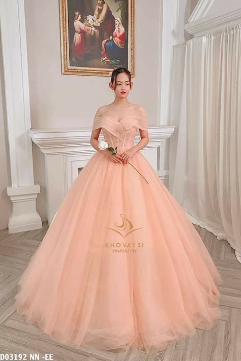 Anne Halford, Beautiful Dresses Princesses, Dress Debut, Ball Gowns Fantasy, Debut Gowns, Medieval Life, 파티 드레스, Princess Core, Peach Dress