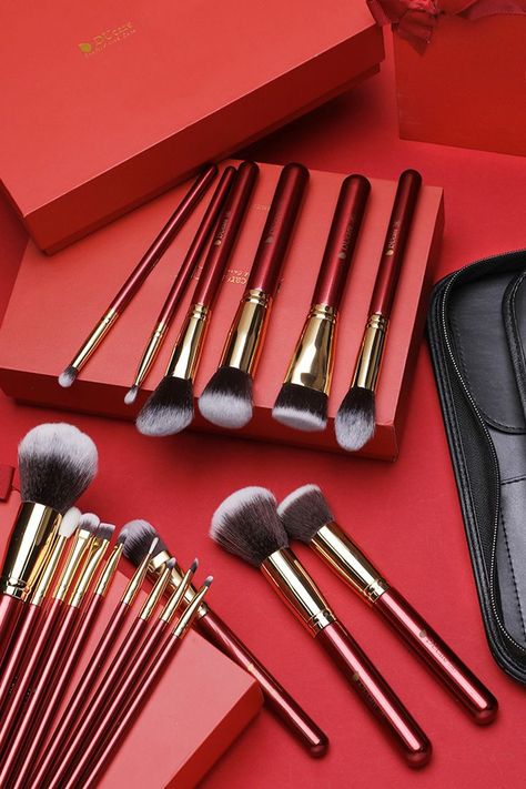 CLASSIC RED - 27 in 1 DUcare Professional Makeup Brushes Set Makeup Brushes Aesthetic, Fall Almond Nails, Expensive Makeup, Complete Makeup, Cosmetics Store, Ugc Content, Makeup Brushes Set, Makeup Brush Set Professional, Holiday Beauty