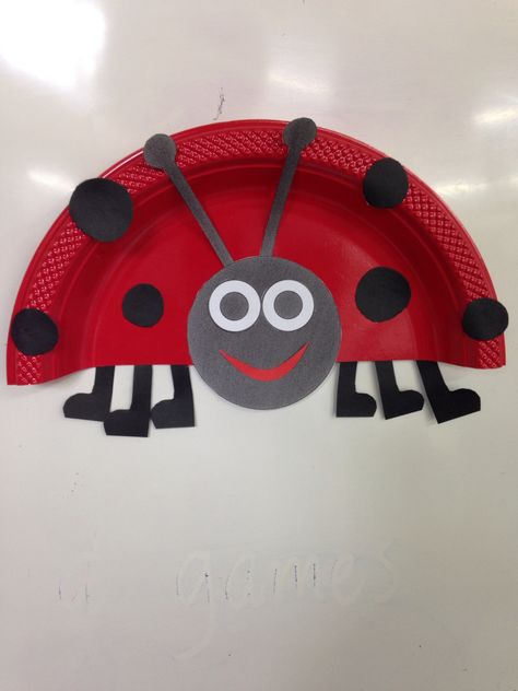 Ladybug Plate Craft, Ladybug Infant Art, Paper Plate Ladybug Craft Preschool, Ladybug Kids Craft, Lady Bug Toddler Project, Preschool Ladybug Craft, Plastic Plates Diy, Lady Bug Crafts For Toddler, Ladybird Crafts For Kids