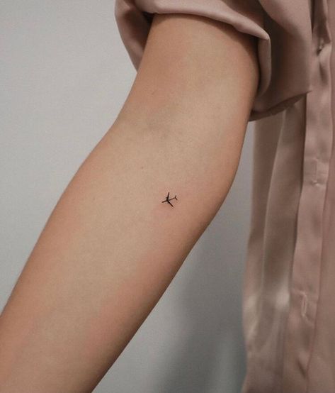 Mini Tats Meaningful, Tiny Airplane Tattoo Simple, Cute Simple Tattoo Ideas For Women, Tattoo Mini Cute Simple, Mini Women Tattoos, Aesthetic Mini Tattoo Ideas, Dash Tattoo Live Your, Minimalist Tiny Tattoo, Cute Mini Tattoos Aesthetic