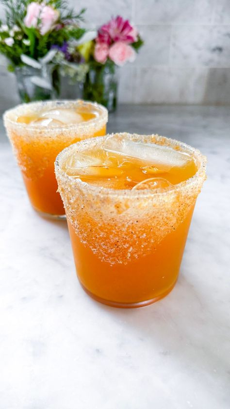 Turmeric Grapefruit Ginger Spritz Mocktail - Liz Moody Spritz Mocktail, Rosemary Tea, Mocktail Recipe, Drinks Alcohol Recipes, Healthy Cookies, Non Alcoholic Drinks, Refined Sugar Free, New Series, Non Alcoholic