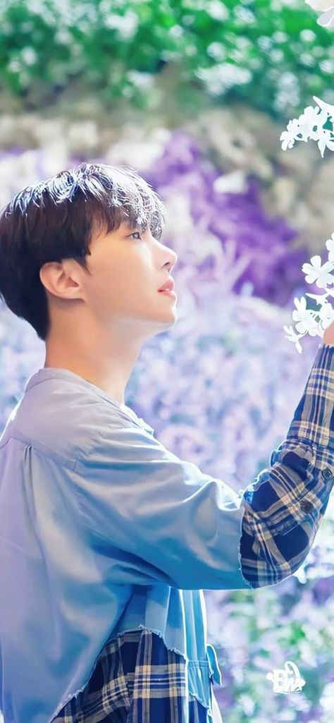 Cute Happy Wallpapers, Hope Wallpapers, J Hope Cute, Happy Wallpapers, Bts J-hope Cute, Jhope Bts Wallpaper, J-hope Photoshoot, J Hope Smile, Hope Wallpaper