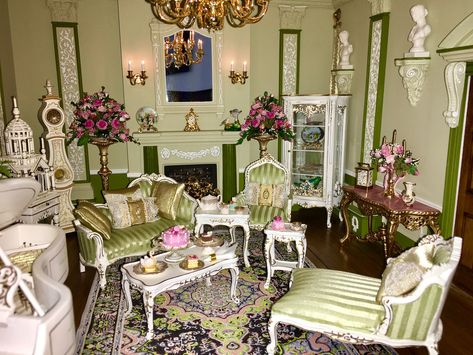 Dollhouse Victorian, Miniature Buildings, Doll Miniatures, Miniatures Diy, Neon Room, Bloxburg Ideas, Diy Doll Miniatures, Doll House Plans, Dollhouse Miniatures Diy