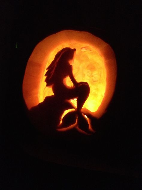 Mermaid pumpkin! :) Pumpkin Carving Ideas Princess, Mermaid Pumpkin Carving, Mermaid Pumpkin, Pumpkin Fish, Mermaid Figures, Pumpkin Carver, Pumkin Carving, Best Pumpkin, Carving Ideas