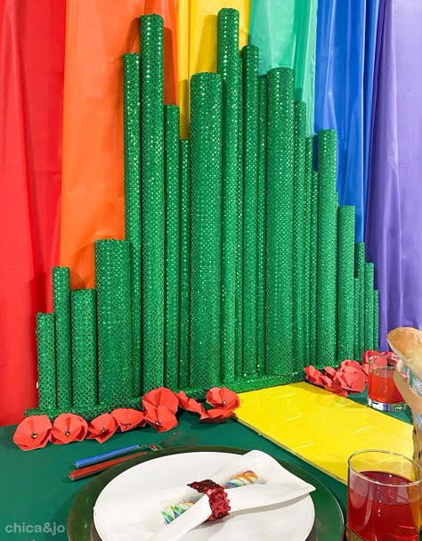 Wicked Themed Party Decorations, Wizard Of Oz Decorating Ideas, Wizard Of Oz Emerald City Decorations, Wizard Of Oz Craft Ideas, Wizard Of Oz Rainbow, Wizard Of Oz Backdrop Diy, Wizard Of Oz Yard Decorations, Wizard Of Oz House Diy, Wizard Of Oz Background