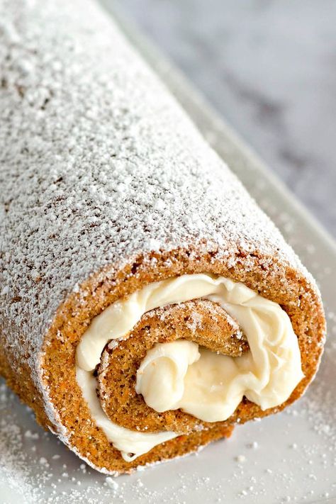 Carrot Cake Roll Recipe, Carrot Cake Roll, Pumpkin Roll Recipe Easy, Pumpkin Roll Cake, Spring Time Desserts, Pumpkin Rolls Recipe, Easy Carrot Cake, Cake Roll Recipes, Dessert Simple