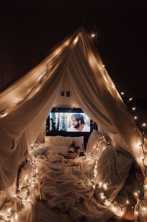 Sleepover Room, Relationship Things, Dream Dates, Desain Pantry, Blanket Fort, Fun Sleepover Ideas, Sleepover Party, Beautiful Backyards, Romantic Dates