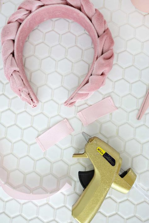 Knotted Headband Diy, Diy Braided Headband, Small Headband, Hair Bands Diy, Hair Ties Diy, Pinterest Feed, Headband Tutorial, Diy Braids, A Beautiful Mess