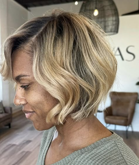 Caramel Balayage Honey, Warm Caramel Balayage Honey, Warm Caramel Balayage, Balayage Honey, Blonde Balayage Bob, Short Hairstyles For Black Women, Honey Blonde Hair Color, Short Haircut Styles, Caramel Balayage