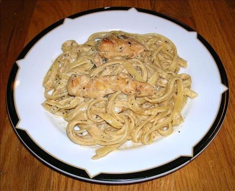 Red lobster Cajun chicken pasta - I've been making this stuff since my college years...definitely a keeper! Lots you can do to change it up/add to it too. Red Lobster Cajun Chicken Pasta, Cajun Chicken Pasta Recipe, Cajun Chicken Salad, Chicken Linguine, Cajun Chicken Pasta Recipes, Cajun Shrimp Pasta, Cajun Pasta, Copy Cats, Pasta Meals