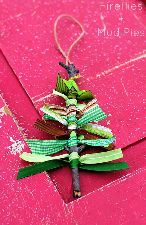 scrap-ribbon-tree-ornament-5 Jul Diy, Natural Ornaments, Christmas Ornaments Homemade, Noel Christmas, Christmas Crafts For Kids, Christmas Activities, Xmas Crafts, Christmas Deco, Homemade Christmas