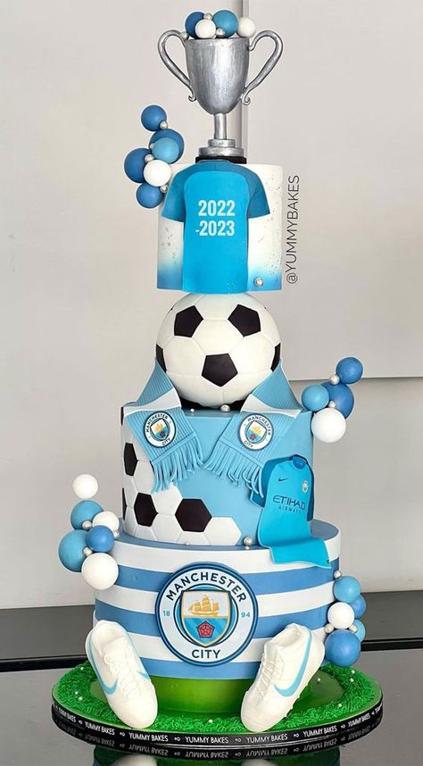 Man City Cake Ideas, Fitness Cake Design, Football Theme Cake Boys, Soccer Cake Ideas For Boys, Cake Football Birthday, Soccer Cake Ideas, Football Cake Ideas, Birthday Cake Football, Football Cakes For Boys