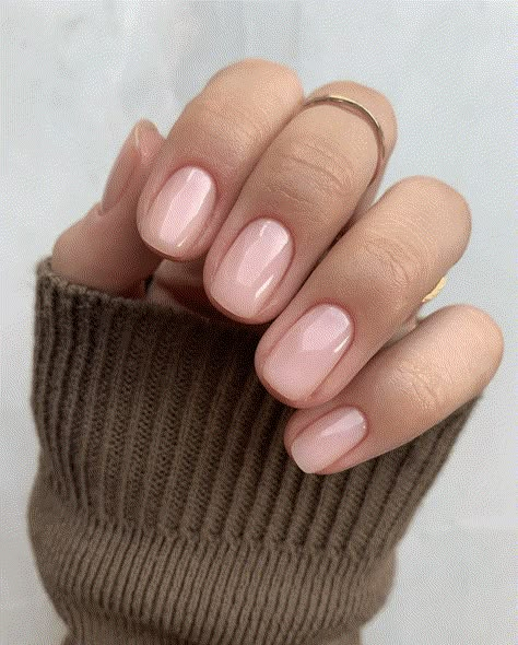 Trendy Lip Gloss, Lip Gloss Nails, Gloss Nails, Chic Manicure, Chic Nail Designs, New Nail Trends, Pink Nail Colors, Nude Nail Polish, Ombre Nail Designs