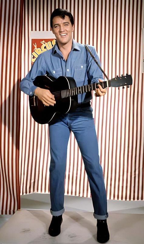 Elvis Presley Outfits, Elvis Presley 50s, Elvis Presley Style, Elvis Outfits, Elvis Recipes, Elvis 1960, Concrete Cowboy, Elvis Fashion, Elvis Style