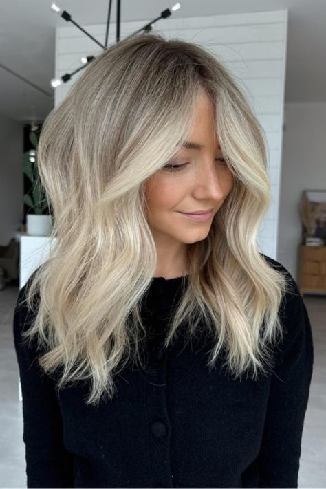 Face-Framing Blonde Highlights With Subtle Lowlights Lowlights For Blonde Hair, Lowlights For Blonde, Blonde Highlights And Lowlights, Lowlights And Highlights, Icy Blonde Highlights, Lowlights Blonde, Bright Blonde Hair, Buttery Blonde, Dimensional Blonde