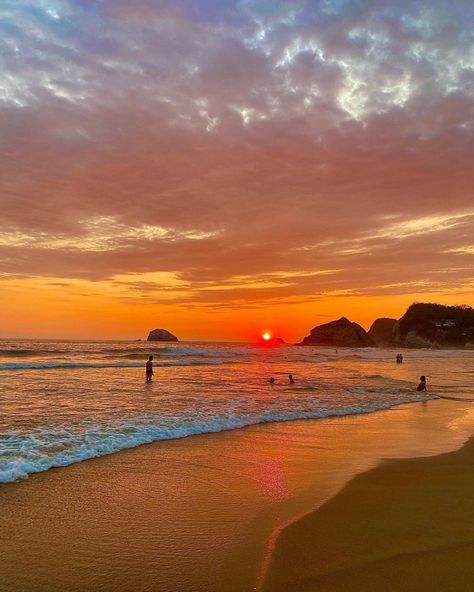 Mazunte y Zipolite son dos hermosos lugares ubicados en Oaxaca 2 Vision 2024, Wattpad Book, Wattpad Book Covers, Sunset Beautiful, Visual Board, Beautiful Art Pictures, Mexico Travel, Latin America, Art Pictures