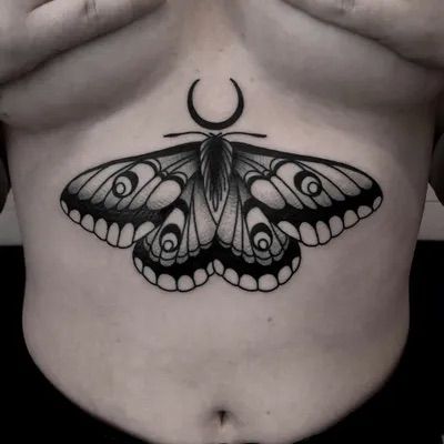 Tattoo Papillon, Traditional Moth Tattoo, Moth Tattoos, Designs With Meaning, Underboob Tattoo Designs, Moth Tattoo Design, Insect Tattoo, Tattoos Geometric, Moth Tattoo