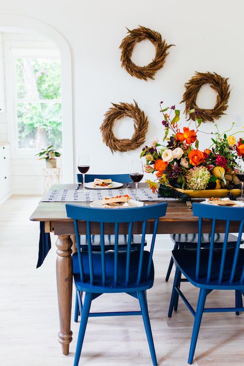 [VIDEO] Camille Styles’ Cozy Friendsgiving Feast Is Giving Us Major Fall Feels Blue Dining Chairs, Friendsgiving Feast, Thanksgiving Projects, Blue Dining Chair, Wood Salad Bowls, Parsons Dining Chairs, Camille Styles, Blue Chairs Living Room, Blue Valentine