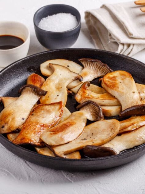 Grilled King Oyster Mushroom, Mushroom Oyster Recipes, King Mushroom Recipe, King Trumpet Mushroom Recipe, Oyster Mushroom Chicken, Oyster Mushrooms Recipes, Trumpet Mushrooms Recipe, King Oyster Mushroom Recipe, King Mushroom