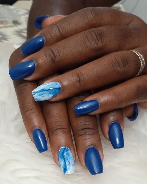 Dark Blue Designs Nails, Cute Nails For Fair, Bali Nails Idea, Blue White Marble Nails, Blue Marble Nails Acrylic, Blue White Gold Nails, Summer Nails Dark Blue, Percy Jackson Nails Designs, Dark Blue Marble Nails