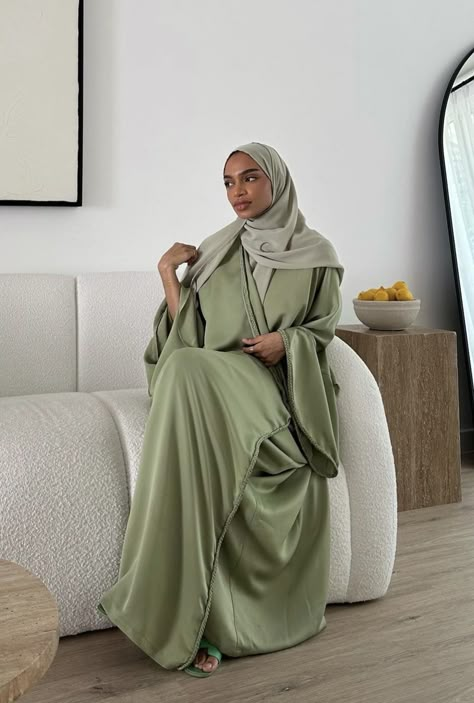 Olive Green Hijabi Outfits, Olive Hijab Outfit, Mint Green Abaya, Light Green Abaya, Sage Green Abaya, Abaya Girl, Green Abaya, Green Hijab, Simple Abaya