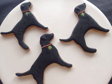 Black lab christmas cookies Black Lab Cookies, Harley Cookies, Puppy Cookies, Black Lab Christmas, Valentines Day Sugar Cookies, Cookie Delivery, Flood Warning, Christmas Dogs, Soft Sugar Cookies