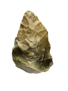 Hand Axe, 300,000 years old, flint. This teardrop-shaped stone tool is from the celebrated Paleolithic site of Saint-Acheul, in northern France, which gave its name to the Acheulean technology. Though stone tools date back at least 2.6 million years, this tool is around 300,000 years old and was collected between 1883 and 1890. National Museum Of Natural History, Flint Stone, Arrowheads Artifacts, Ancient Tools, Flint Knapping, Stone Tools, Rock Hunting, Northern France, Ancient Stone