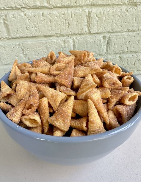 Churro Bugles Churro Bugles, Bugle Recipes, Bugles Snack Mix, Salty Chex Mix, Brown Sugar Sauce, Fast Snack, Churros Recipe, Chex Mix Recipes, Salty Treats