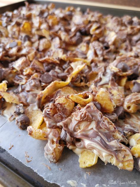 Peanut Butter Chocolate Fritos, Frito Recipes Sweets, Chocolate Covered Fritos, Chocolate Fritos, Fritos Recipes, Bingo Snacks, Sweet And Salty Candy, Cracker Bark, Frito Recipe