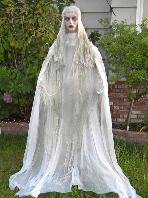 Ghost Princess Costume, Ghost Girl Costume, Theater Bizarre, Ghost Costume Women, White Witch Costume, Ghost Princess, Spirit Costume, Gothic Halloween Costumes, Spooky Halloween Costumes