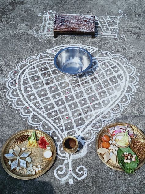 Free hand wet rice flour rangoli🌼💡 Bhai Dooj, Rice Flour, Free Hand, Flour, Rice, Festival, Quick Saves