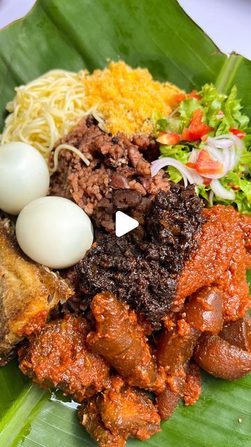 Sharriffa Mohammed ( Hajia Cooks and Bakes) on Instagram: "Let’s make Waakye within the shortest possible time.😘 Ghanaian Foods have a way a of connecting people together…. And the most memorable ones are the ones made around the most hyped Ghanaian delicacy ,WAAKYE. . . . #waakye #ghanawaakye #riceandbeans #streetfood #hajiacooksandbakes #cookthedifference #ghmaggi #ghana" Waknatoy Recipe, Waakye Ghana Recipe, Ghanaian Food Recipes, Ghanaian Recipes, Ghanaian Dishes, Afghan Food, Ghana Food, Ghanaian Food, African Recipes Nigerian Food